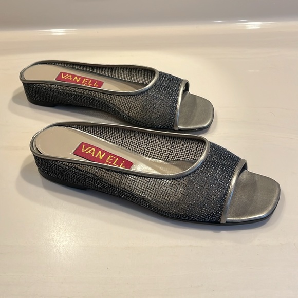 Van Eli Women’s Open Toe Flats - Picture 6 of 6